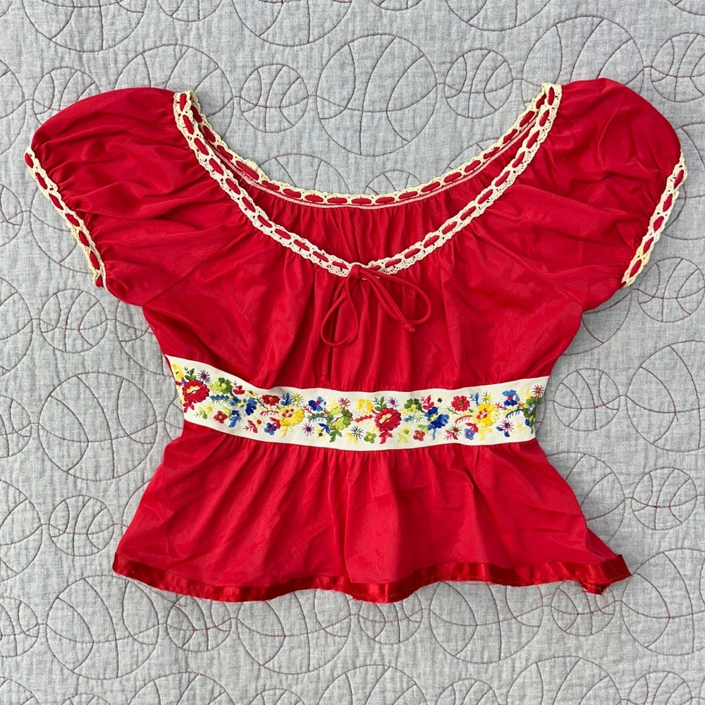 1970s Vintage Gaymode Penneys Peasant Top Red Floral Embroidery Lace Trim Medium